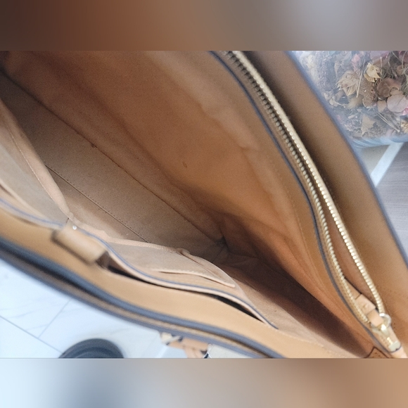 Tory Burch Robinson Bag - Picture 9 of 12